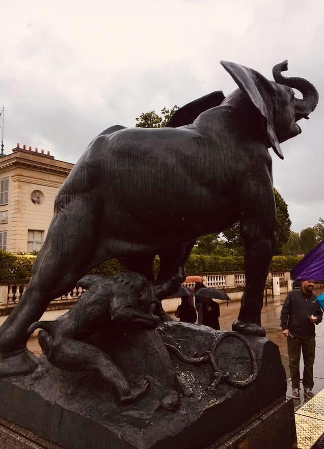 Bronze elephant outside the Musée d'Orsay is a good backdrop for a selfie