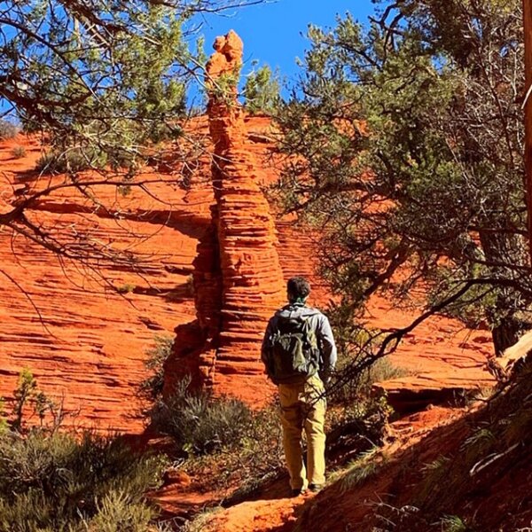 hiking to peek a boo canyon kanab